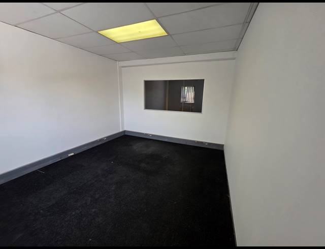 550M² WAREHOUSE TO LET IN STORMILL